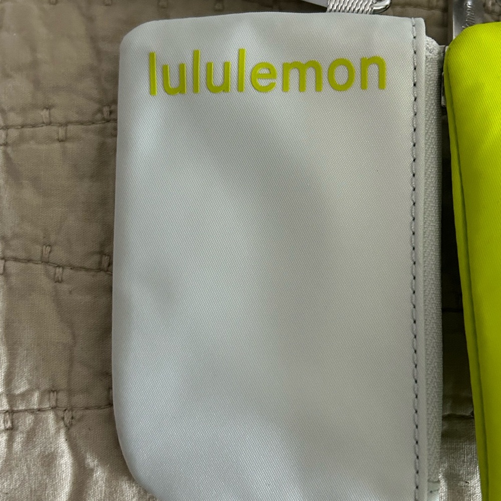 Lululemon Dual Pouch Wristlet Vapor Lichen Lime NWT - Picture 7 of 9